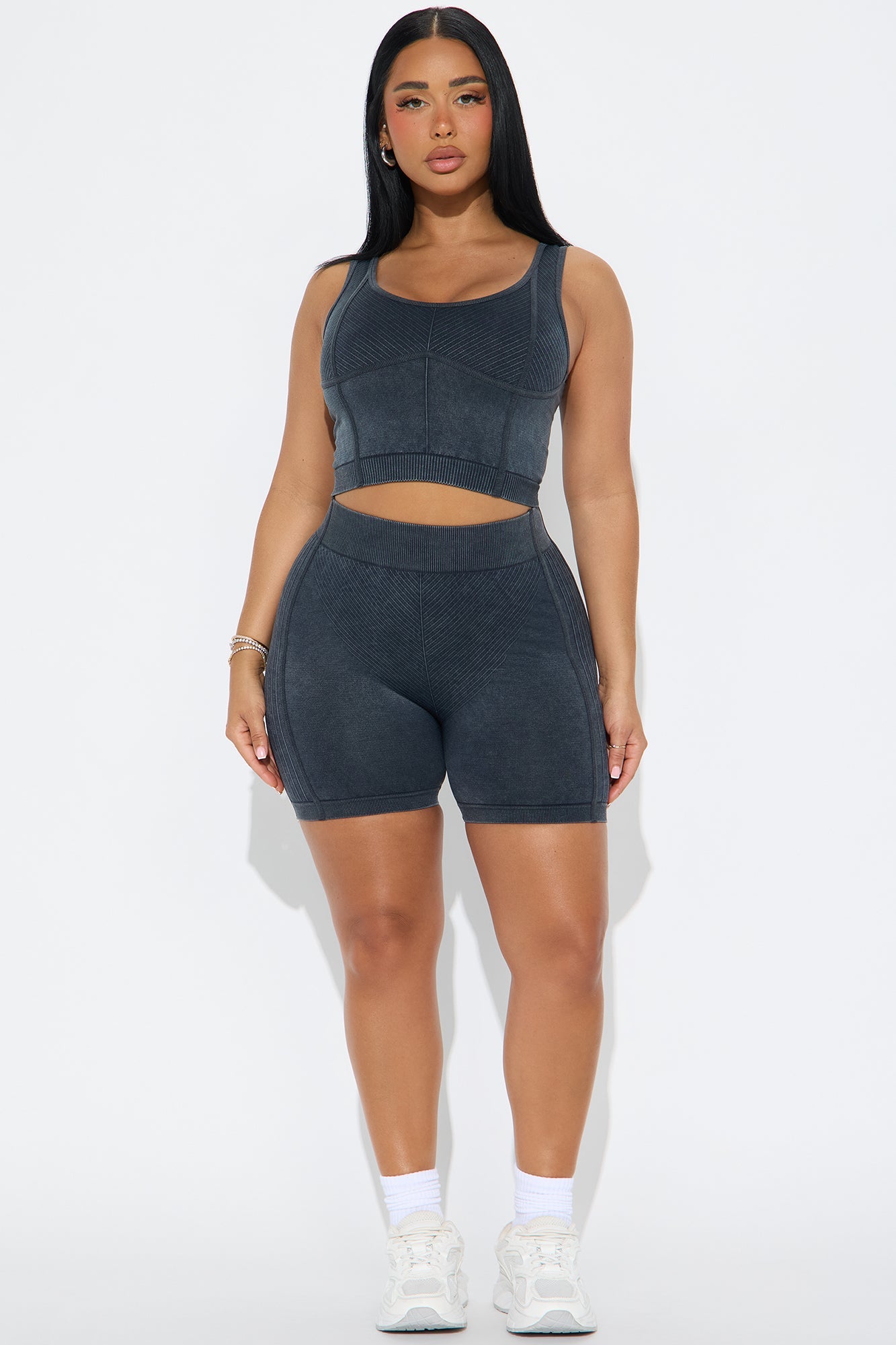 https://cdn.shopify.com/s/files/1/0293/9277/files/05-12-25_S1_37_ST5161_Black_RK_PC_14-08-24_0552_PXF.jpg?v=1747178706