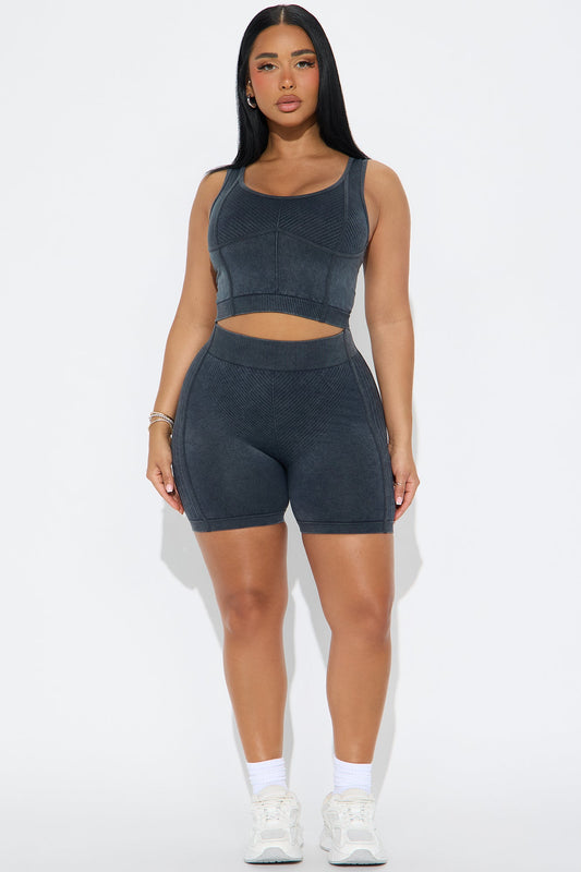 https://cdn.shopify.com/s/files/1/0293/9277/files/05-12-25_S1_37_ST5161_Black_RK_PC_14-08-24_0552_PXF.jpg?v=1747178706
